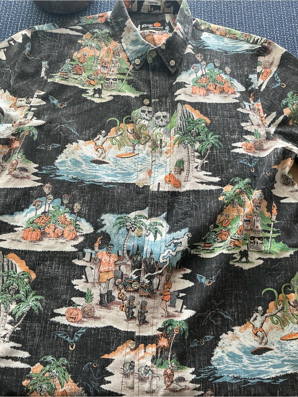 Reyn Spooner Spooky Island Halloween Aloha Shirt Black Tailored Fit Medium.